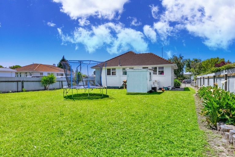 Photo of property in 406 Huia Street, Camberley, Hastings, 4120