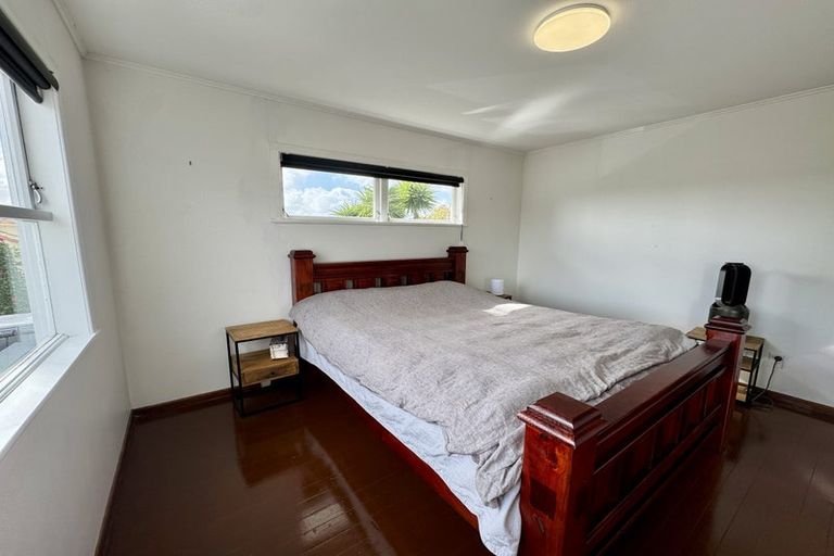 Photo of property in 2 Thomas Rea Place, Te Atatu South, Auckland, 0610