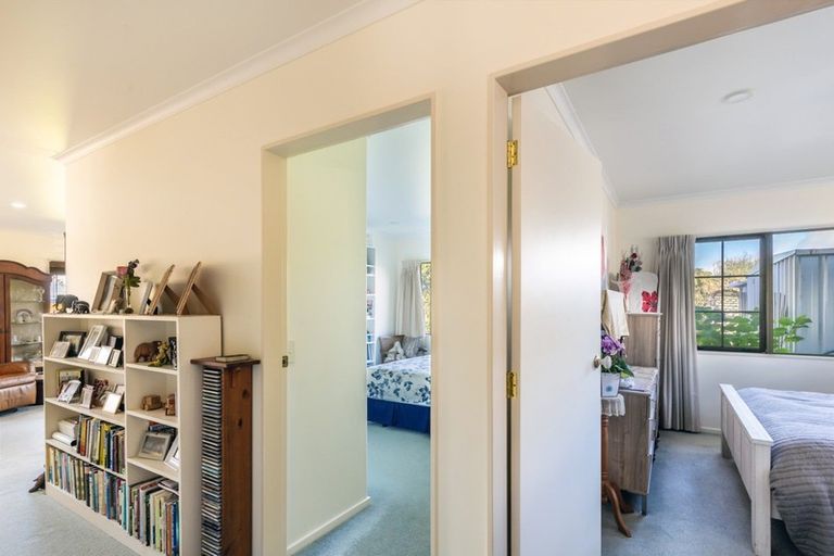 Photo of property in 33 Lakeridge Close, Rangatira Park, Taupo, 3330