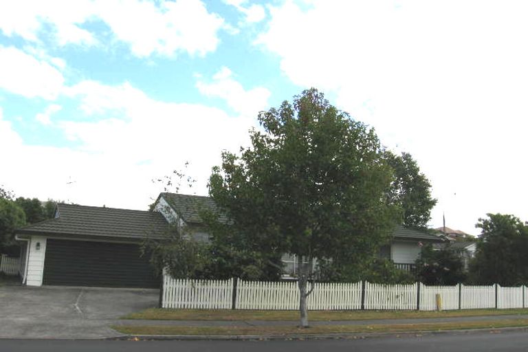 Photo of property in 62 Unsworth Drive, Unsworth Heights, Auckland, 0632