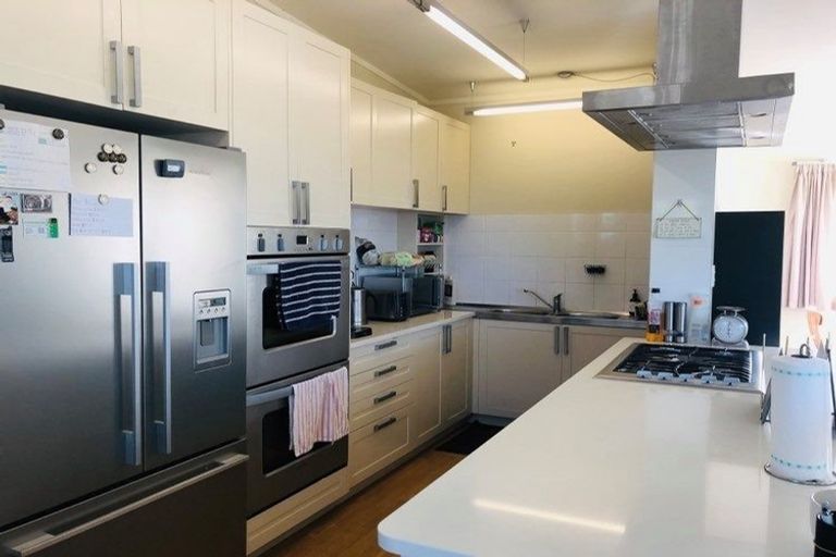 Photo of property in 117a Carlisle Road, Northcross, Auckland, 0632