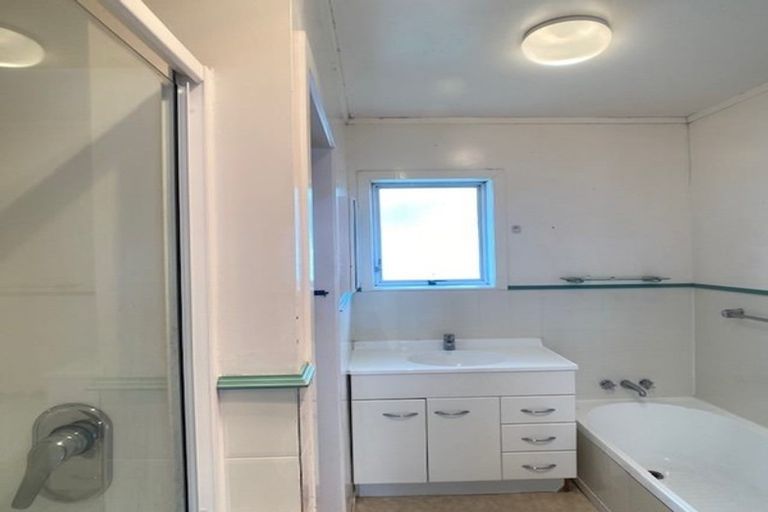 Photo of property in 302 Royal Road, Massey, Auckland, 0614