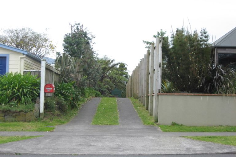 Photo of property in 69 Wairau Road, Oakura, 4314
