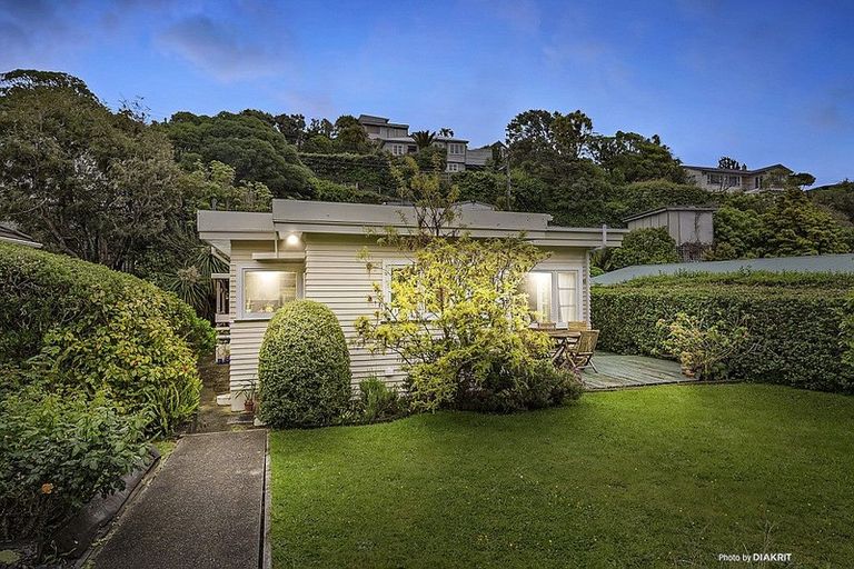 Photo of property in 23 Aplin Terrace, Ngaio, Wellington, 6035