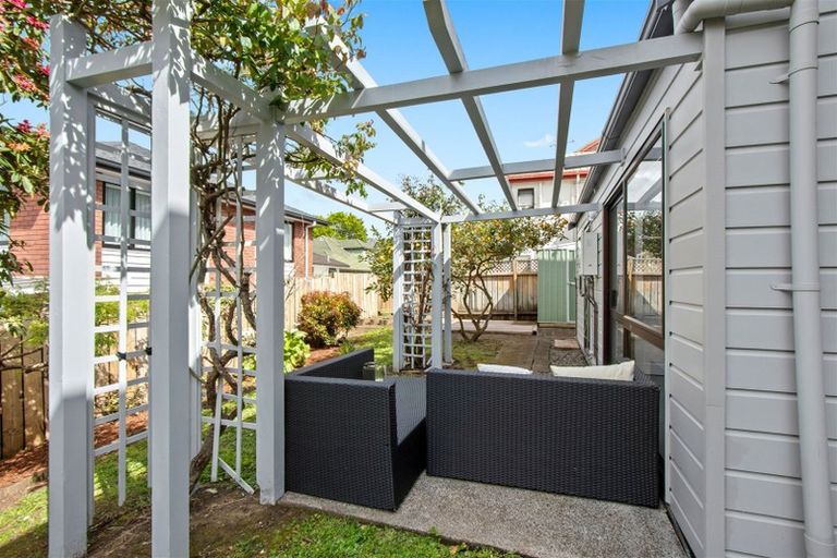 Photo of property in 1/6 Glucina Avenue, West Harbour, Auckland, 0618