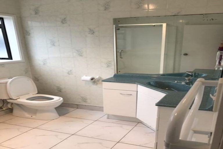 Photo of property in 128 Moire Road, West Harbour, Auckland, 0618