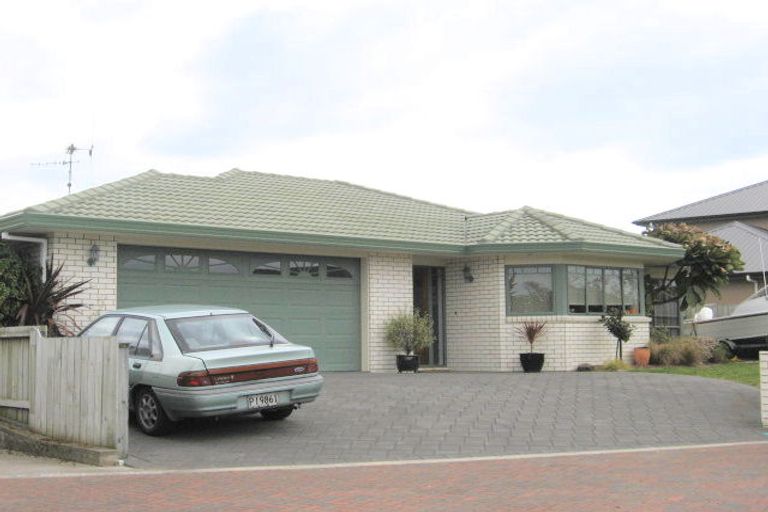 Photo of property in 38 Carlsberg Place, Papamoa Beach, Papamoa, 3118
