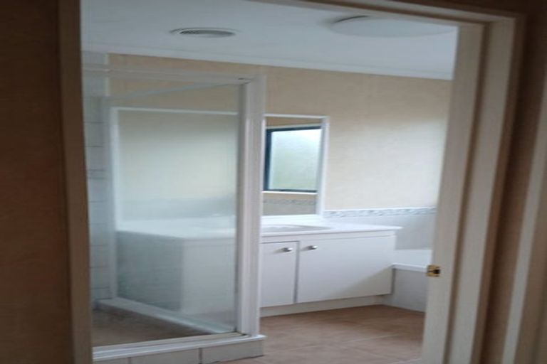 Photo of property in 14 Harobed Place, Weymouth, Auckland, 2103