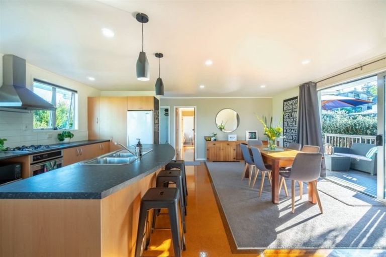 Photo of property in 10 West Glade Crescent, Birkenhead, Auckland, 0626