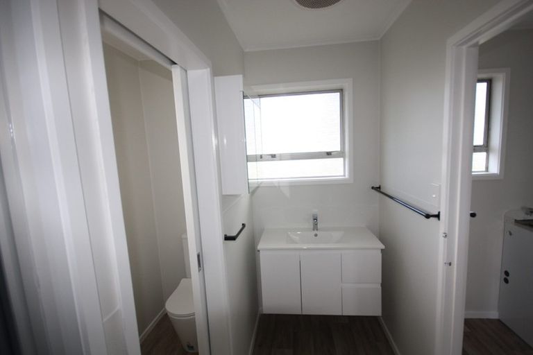 Photo of property in 64a Clayburn Road, Glen Eden, Auckland, 0602