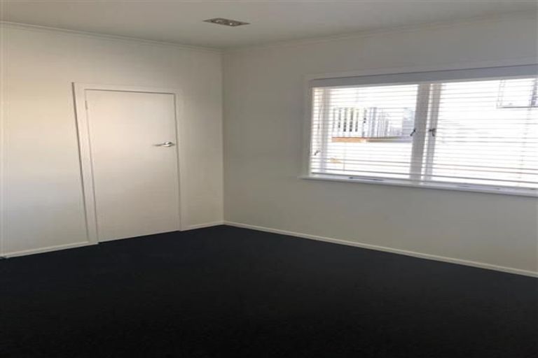 Photo of property in 22 Hepburn Road, Glendene, Auckland, 0602