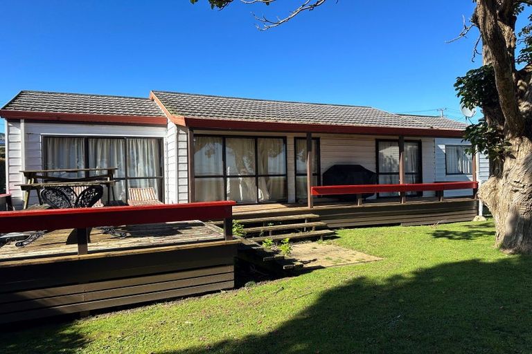 Photo of property in 68 Tindalls Bay Road, Tindalls Beach, Whangaparaoa, 0930