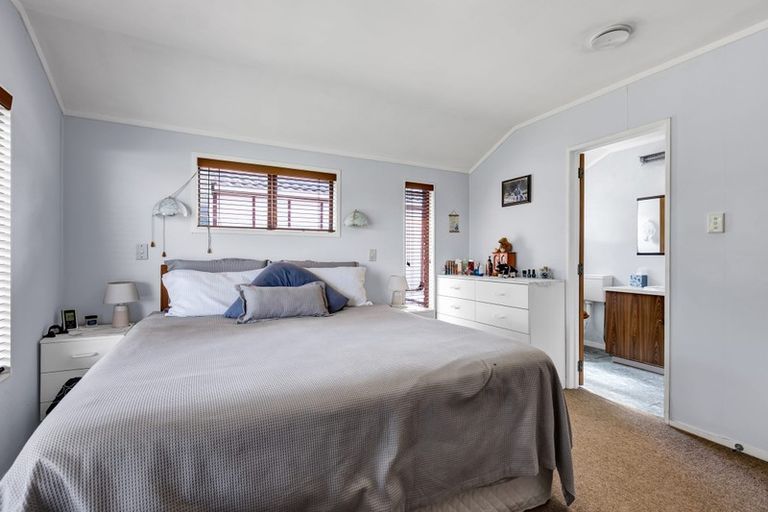 Photo of property in 24 Tiverton Crescent, Whalers Gate, New Plymouth, 4310