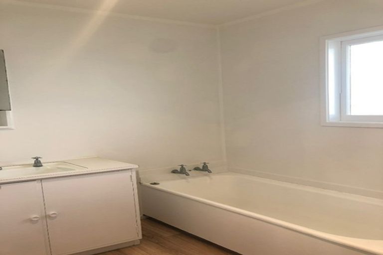 Photo of property in 9 Markham Place, Bucklands Beach, Auckland, 2012