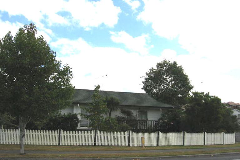 Photo of property in 62 Unsworth Drive, Unsworth Heights, Auckland, 0632