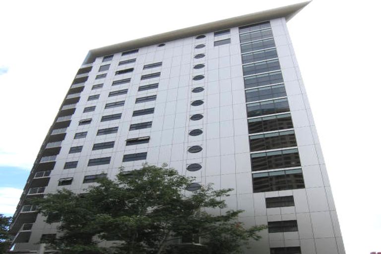 Photo of property in The Grand Chancellor Hotel, 1008/1 Hobson Street, Auckland Central, Auckland, 1010
