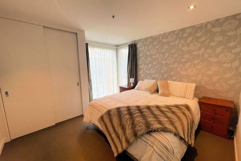 Photo of property in Portal Apartments, 4b/42 Cable Street, Te Aro, Wellington, 6011