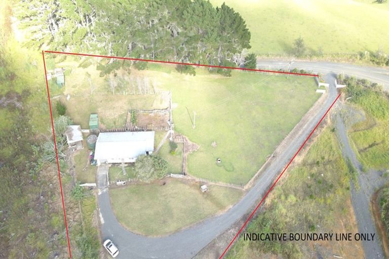 Photo of property in 15 Ngatawhiti Road, Te Kopuru, 0391