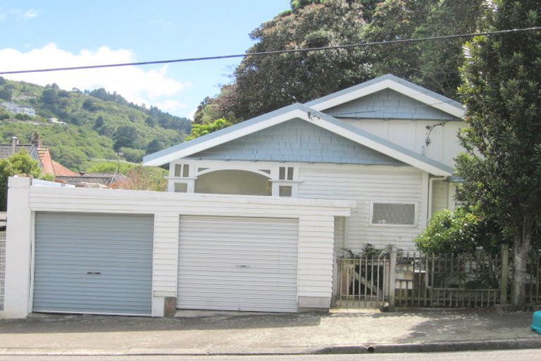 Photo of property in 10 Ngaio Road, Kelburn, Wellington, 6012