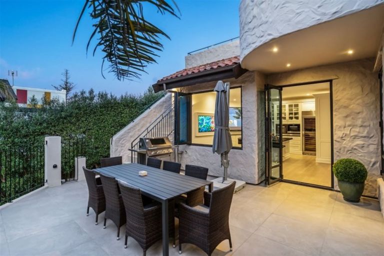 Photo of property in 1/60 Milford Road, Milford, Auckland, 0620