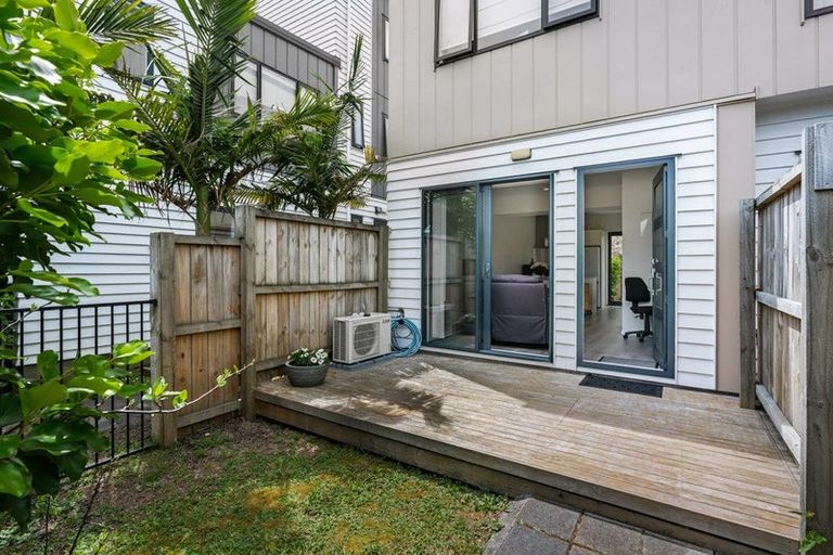 Photo of property in 5/122 Pooks Road, Ranui, Auckland, 0612