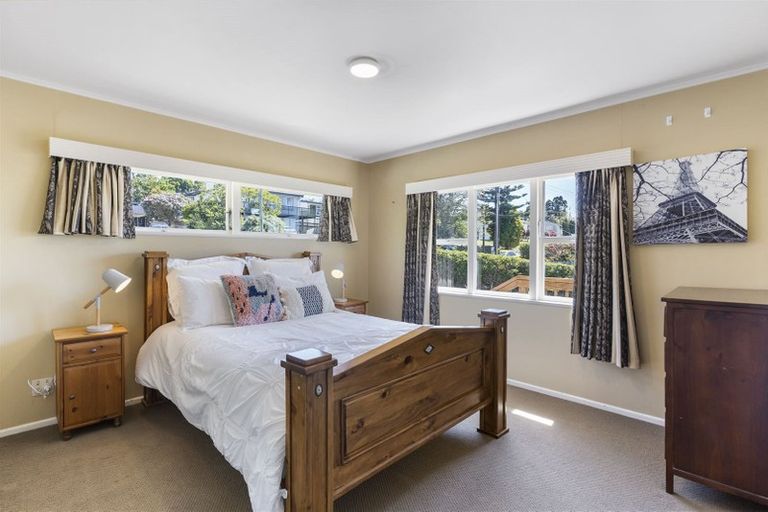 Photo of property in 16 Edgeworth Road, Glenfield, Auckland, 0629