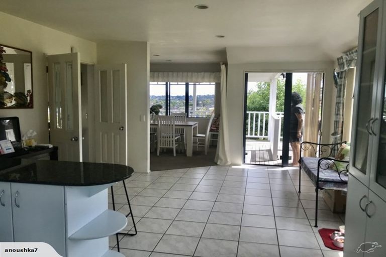 Photo of property in 176a East Coast Road, Forrest Hill, Auckland, 0620