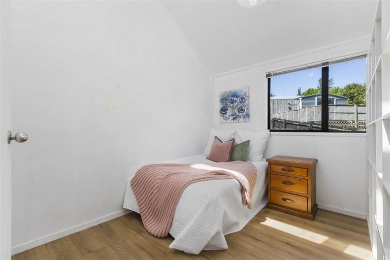 Photo of property in 50 Robbies Road, Shelly Park, Auckland, 2014