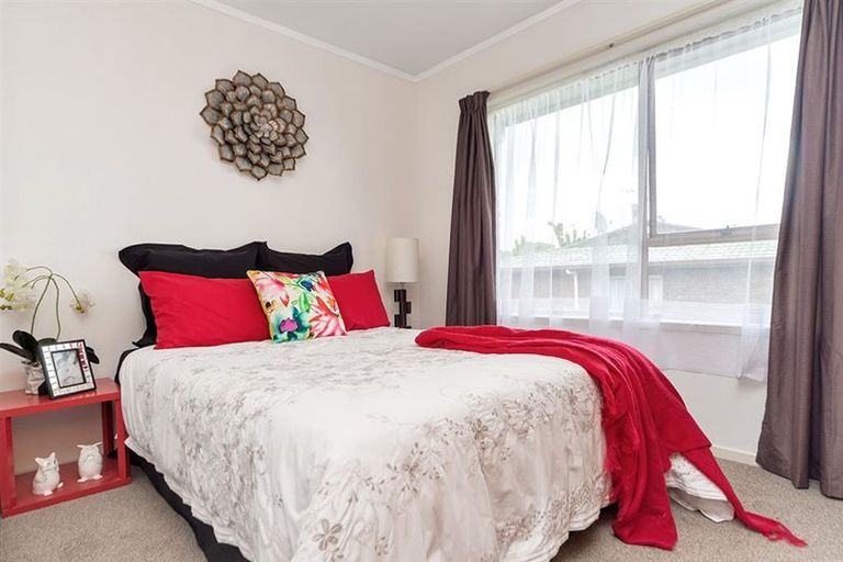 Photo of property in 1/38 Kirrie Avenue, Te Atatu South, Auckland, 0610