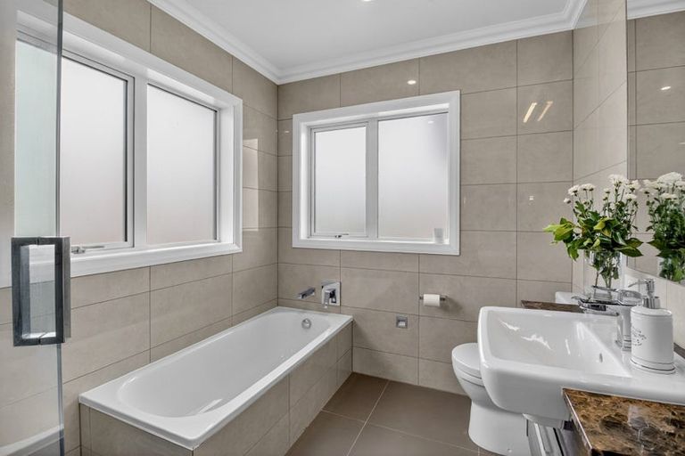 Photo of property in 27 St Michaels Avenue, Point Chevalier, Auckland, 1022