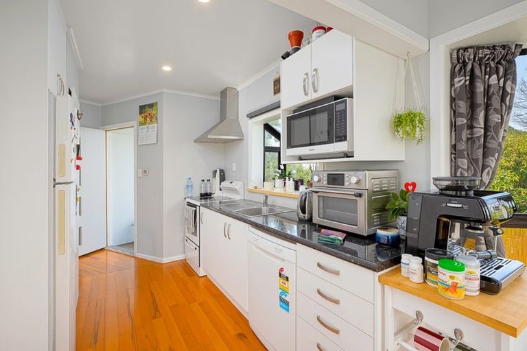 Photo of property in 5 Edgewood Way, Henderson, Auckland, 0612