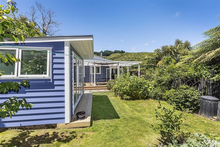 Photo of property in 65 Airlie Road, Plimmerton, Porirua, 5026
