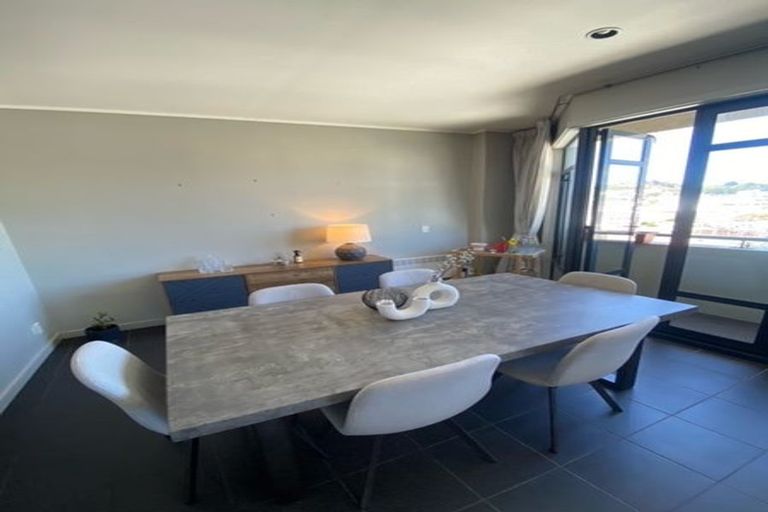 Photo of property in 17 Kent Terrace - Kent Apartments, 7d/16 Kent Terrace, Mount Victoria, Wellington, 6011