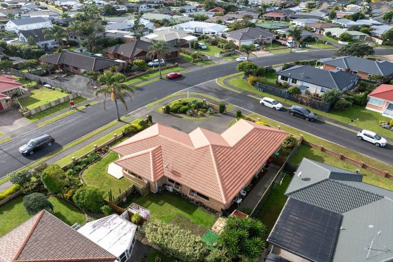 Photo of property in 2 Mcgowan Place, Orewa, 0931