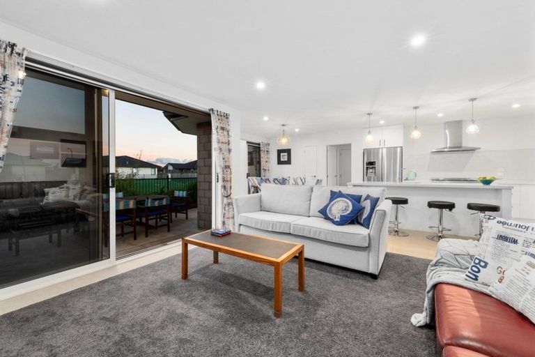 Photo of property in 77 Te Kio Crescent, Papamoa Beach, Papamoa, 3118