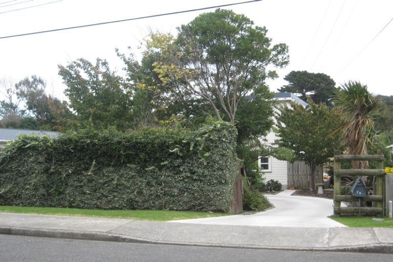 Photo of property in 72 Tennis Court Road, Raumati South, Paraparaumu, 5032