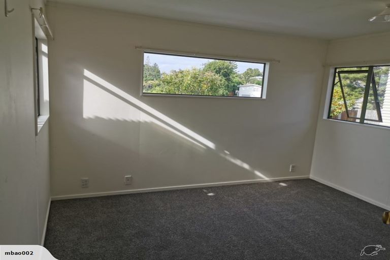 Photo of property in 2/87 Bond Crescent, Forrest Hill, Auckland, 0620