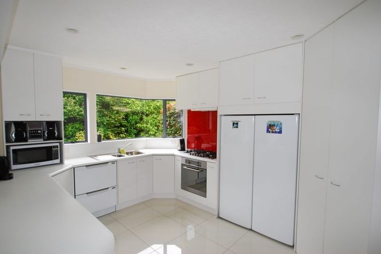 Photo of property in 122 Westchester Drive, Churton Park, Wellington, 6037