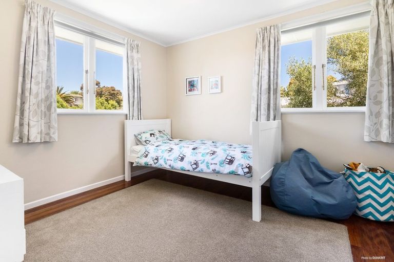 Photo of property in 19 Kelwyn Road, Kelston, Auckland, 0602