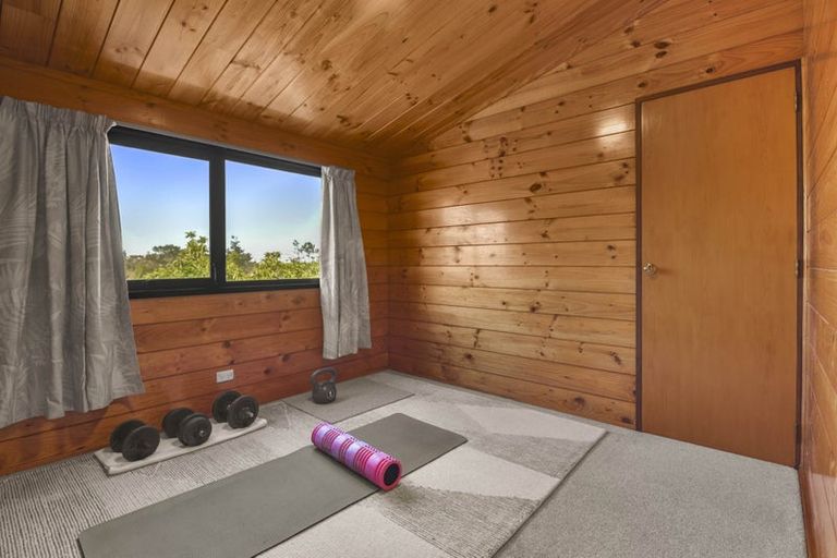 Photo of property in 205 Whangaparaoa Road, Red Beach, 0932