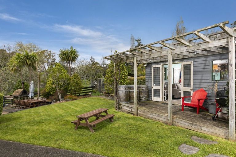 Photo of property in 1187 Peak Road, Helensville, 0875