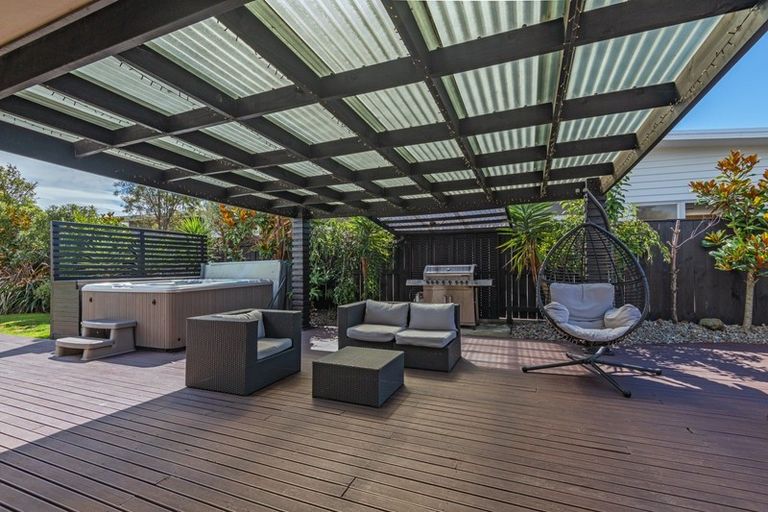 Photo of property in 5 Galea Grove, Kelvin Grove, Palmerston North, 4414