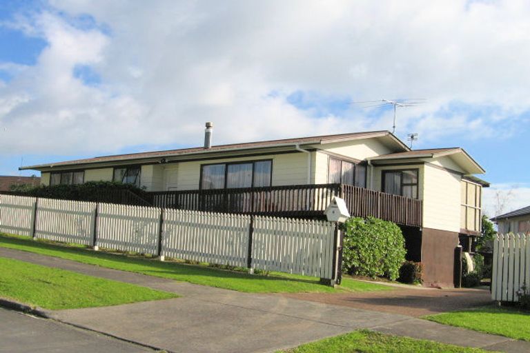 Photo of property in 4 Oreti Place, Clover Park, Auckland, 2019