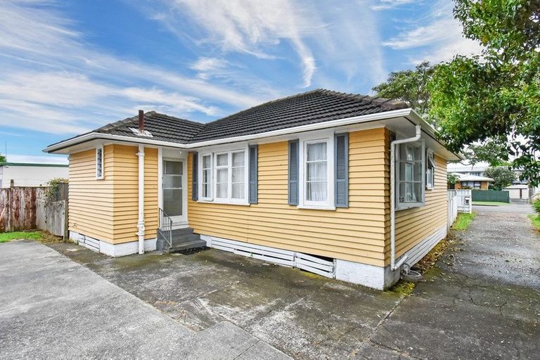 Photo of property in 60 Mckean Avenue, Manurewa, Auckland, 2102