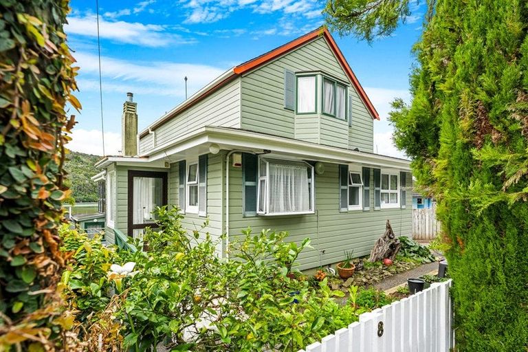 Photo of property in 8 Waiwera Road, Waiwera, Orewa, 0994