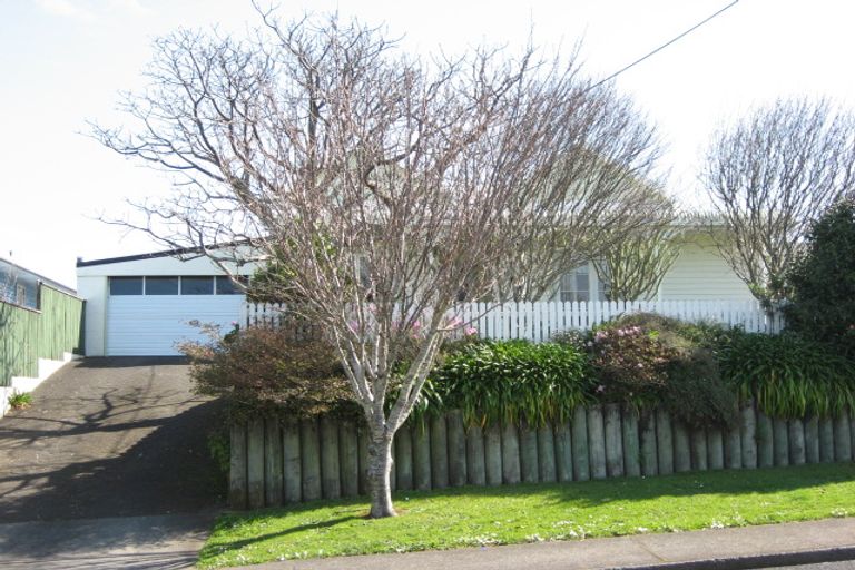 Photo of property in 73 Wallath Road, Westown, New Plymouth, 4310