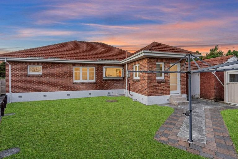 Photo of property in 1/13 Clevedon Road, Papakura, 2110