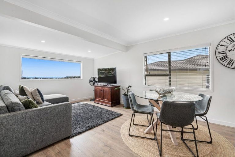 Photo of property in 42 Albatross Road, Red Beach, 0932