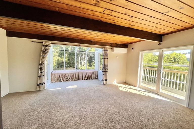 Photo of property in 4 Seaton Road, Murrays Bay, Auckland, 0630