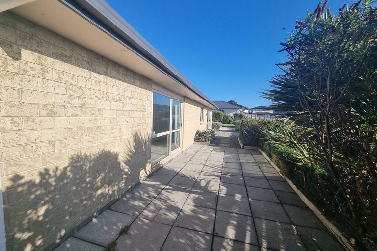 Photo of property in 15 Epic Way, Newlands, Wellington, 6037